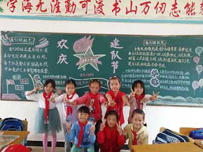雏鹰展翅下一句