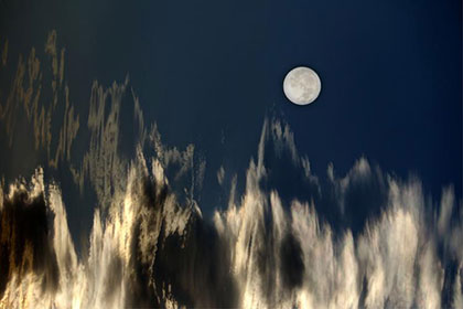 皓月当空照下一句