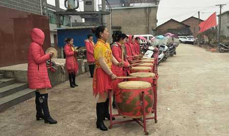 锣鼓喧天下一句