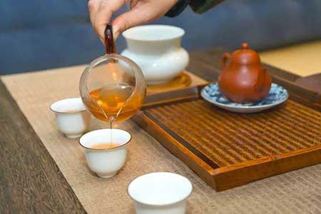 客随主便下一句