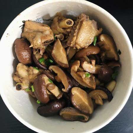 小鸡炖蘑菇下一句是什么