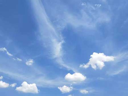 天空万里无云下一句