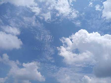 万里晴空下一句是什么