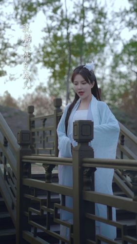 青城山下白素贞下一句