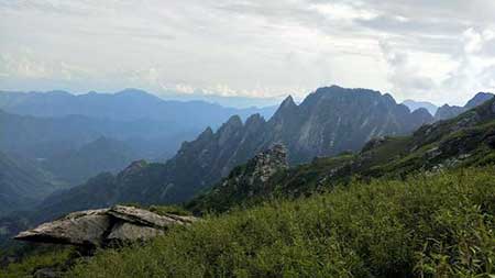 群山叠嶂下一句