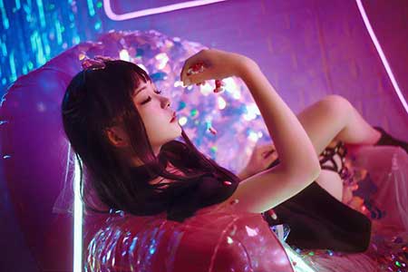 灯红酒绿迷人眼下一句