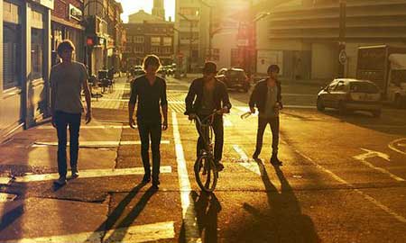 兄弟如手足下一句