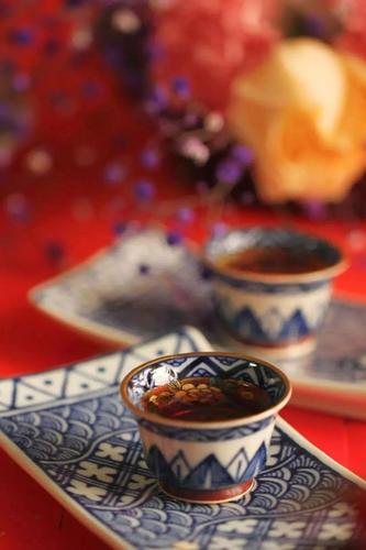 闲茶闷酒无聊烟下一句