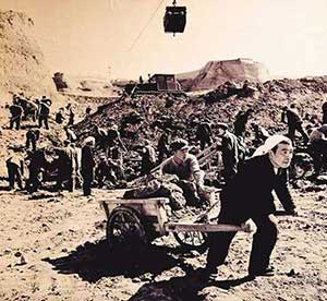 艰苦奋斗下一句