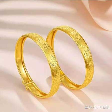 穿金戴银下一句