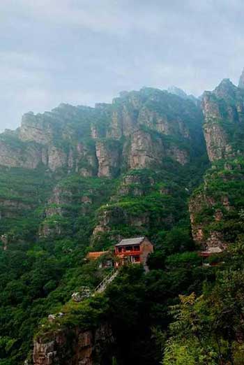 深山藏古寺的下一句