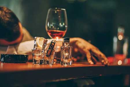 酒逢知己千杯少搞笑下一句