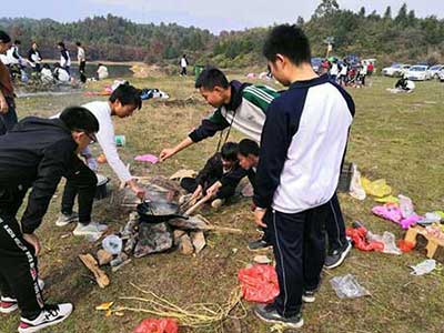 众人拾柴火焰高下一句