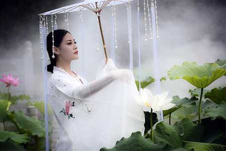 相逢记得画桥头下一句