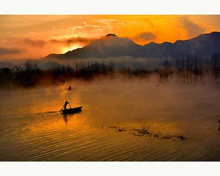 云蒸霞蔚下一句是什么