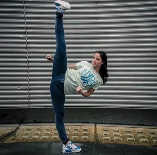 拳不离手的下一句