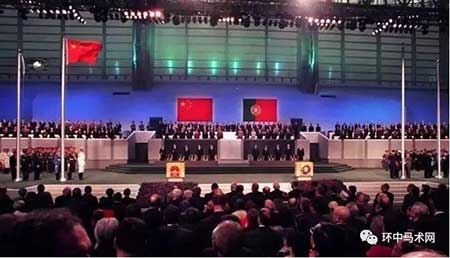 熠熠生辉下一句