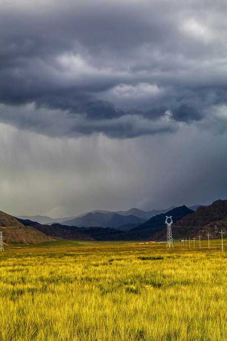 东边日出西边雨下一句