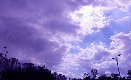 东边日出西边雨下一句